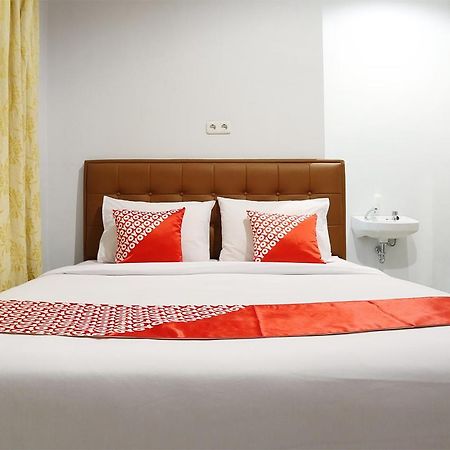 Oyo 1649 Grya Lavinsa Hotel Padang  Luaran gambar