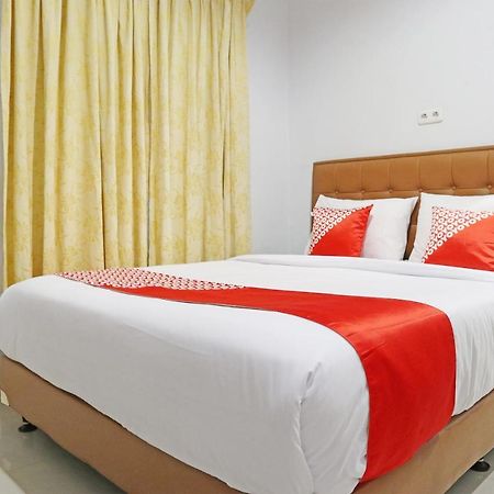 Oyo 1649 Grya Lavinsa Hotel Padang  Luaran gambar