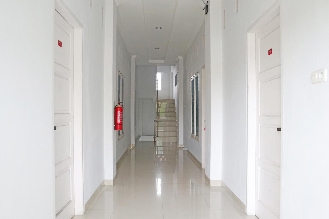 Oyo 1649 Grya Lavinsa Hotel Padang  Luaran gambar