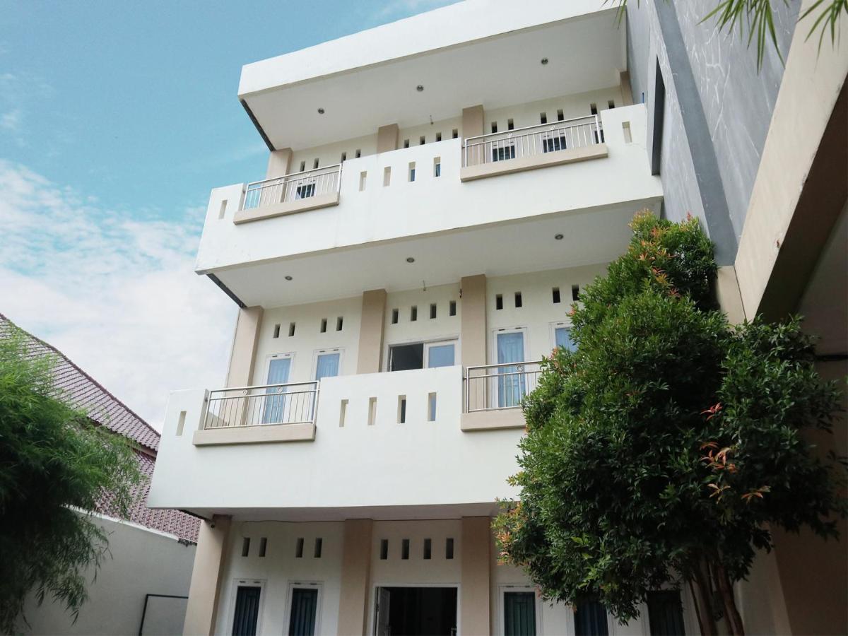 Oyo 1649 Grya Lavinsa Hotel Padang  Luaran gambar
