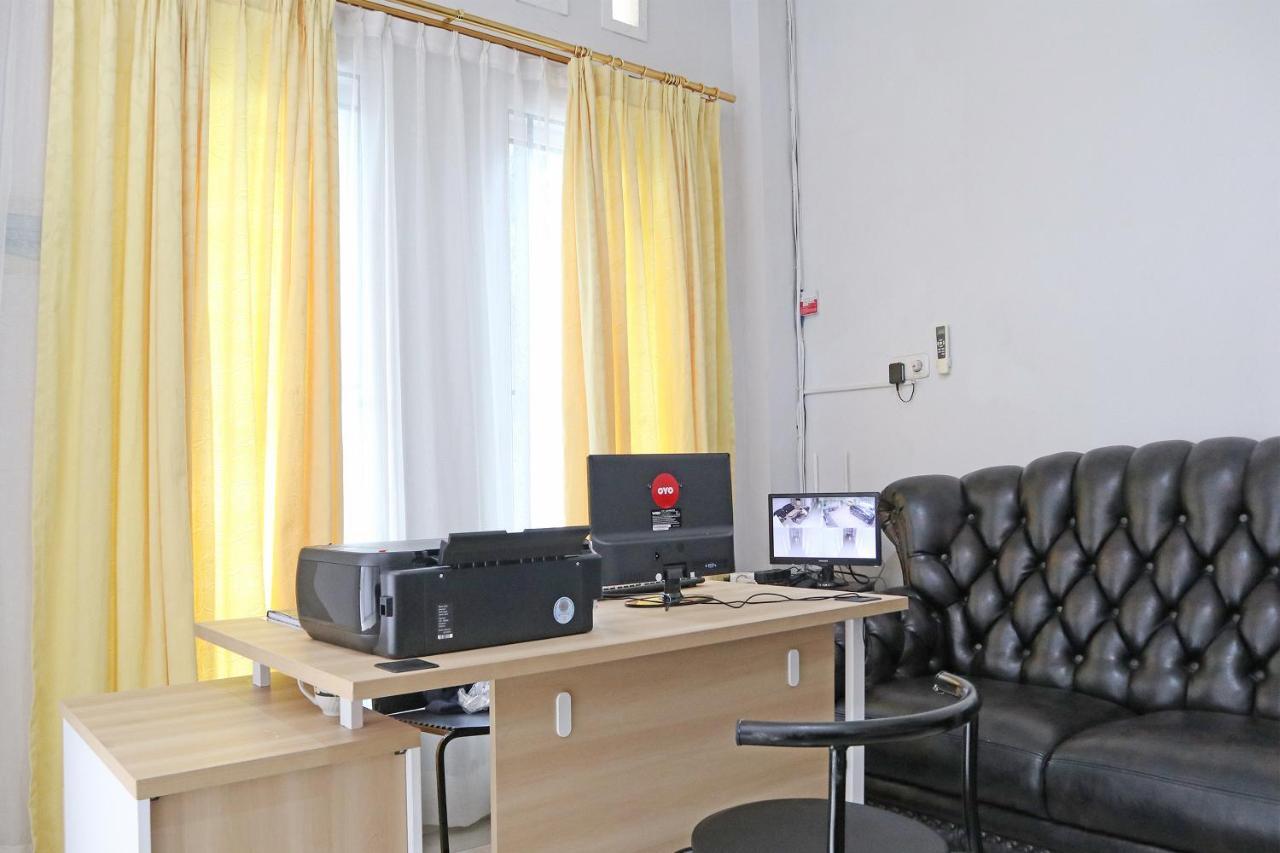 Oyo 1649 Grya Lavinsa Hotel Padang  Luaran gambar