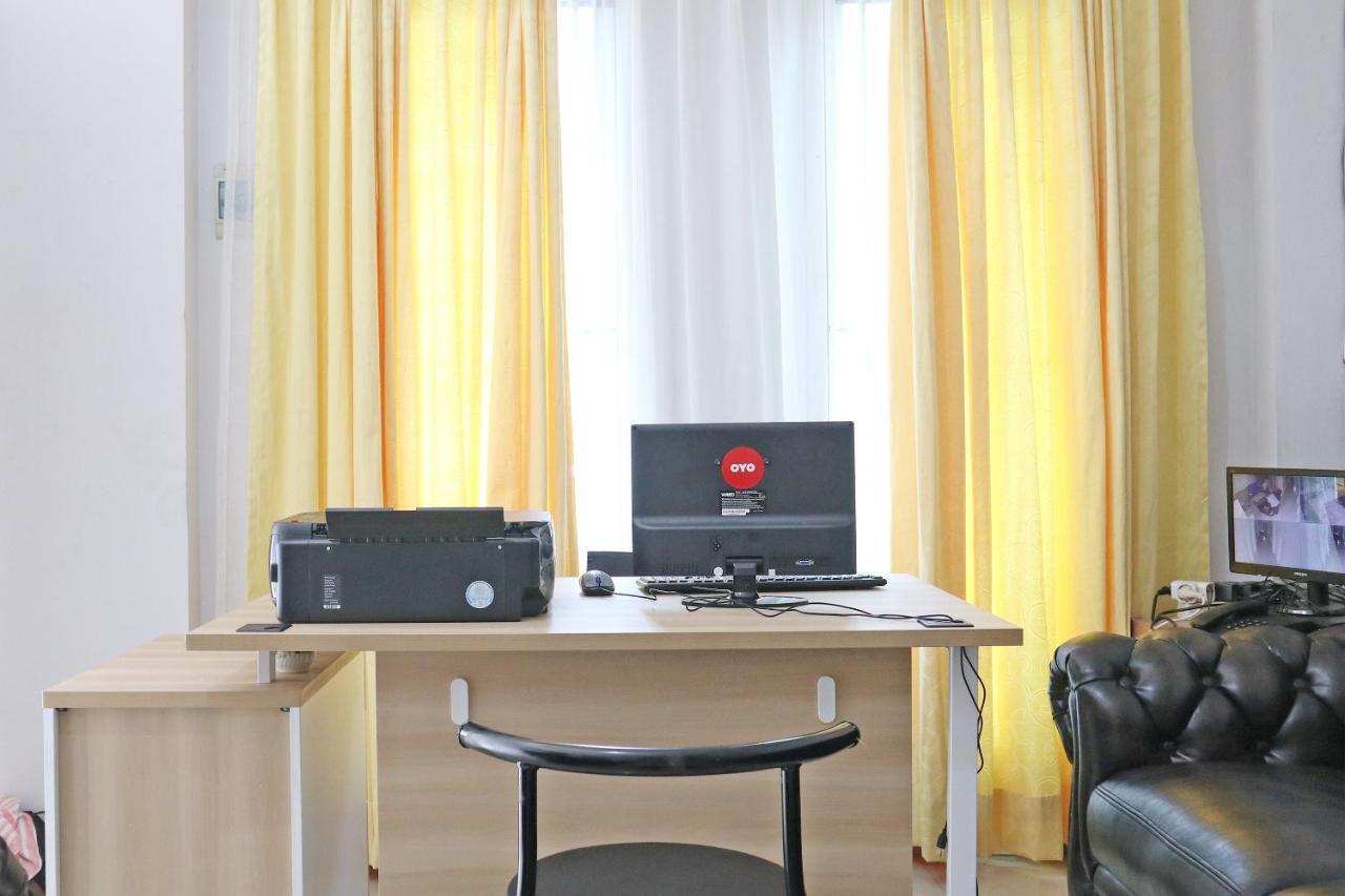 Oyo 1649 Grya Lavinsa Hotel Padang  Luaran gambar