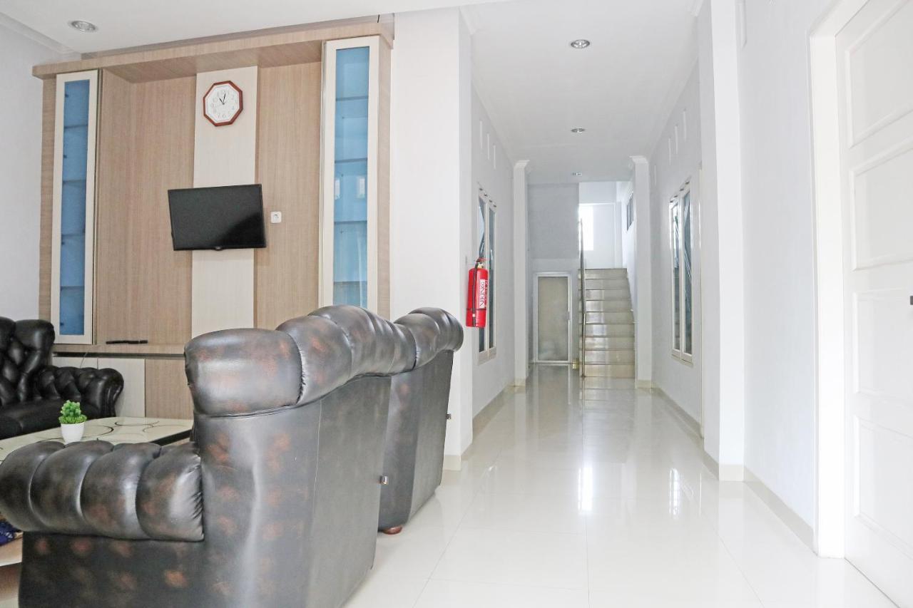 Oyo 1649 Grya Lavinsa Hotel Padang  Luaran gambar