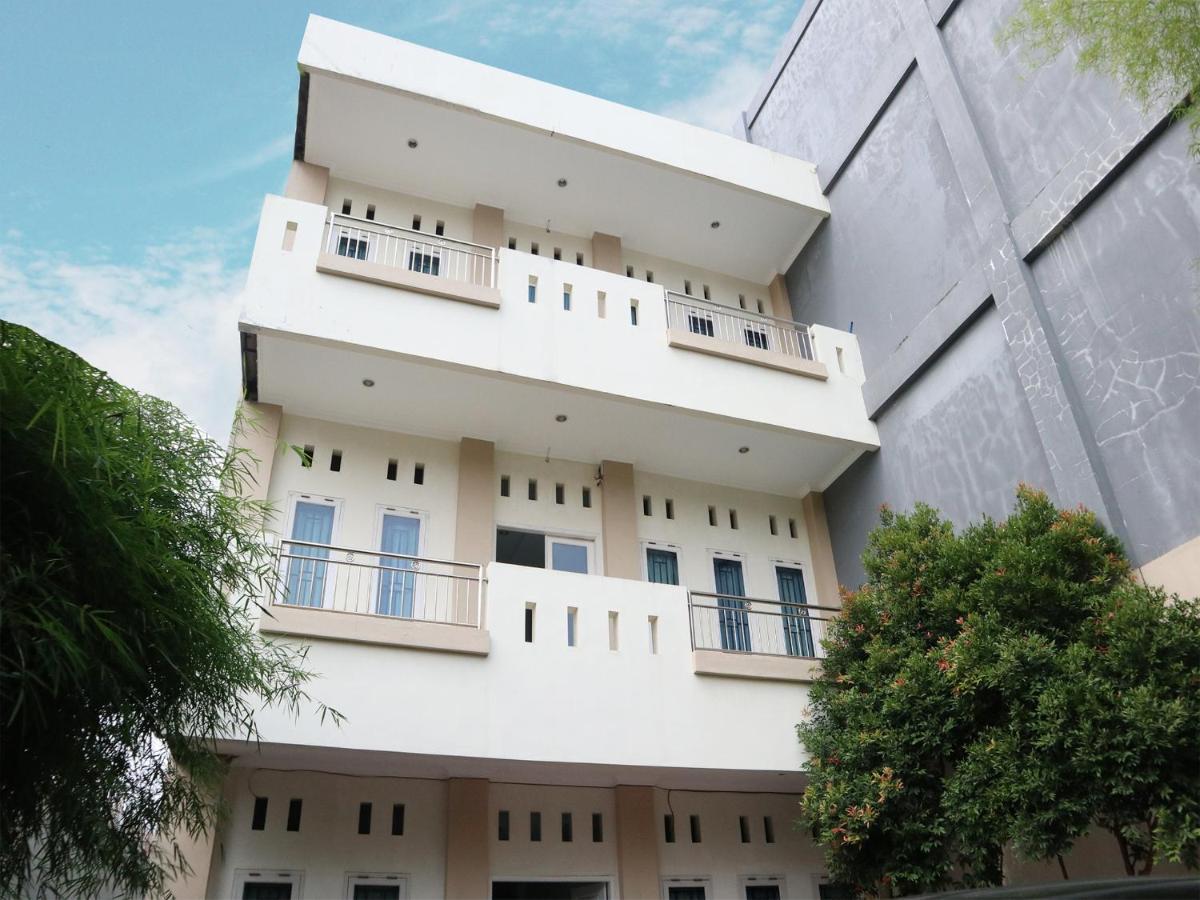 Oyo 1649 Grya Lavinsa Hotel Padang  Luaran gambar