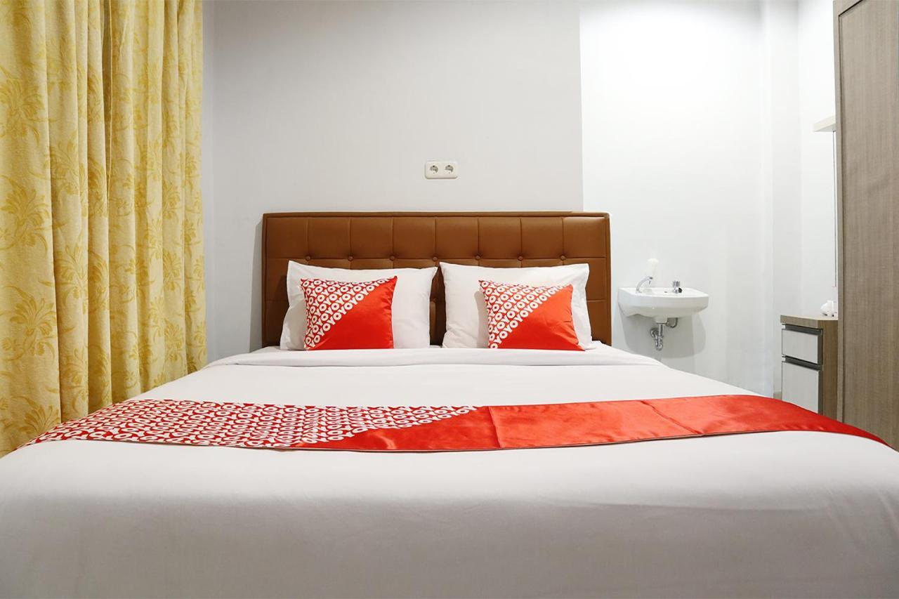 Oyo 1649 Grya Lavinsa Hotel Padang  Luaran gambar