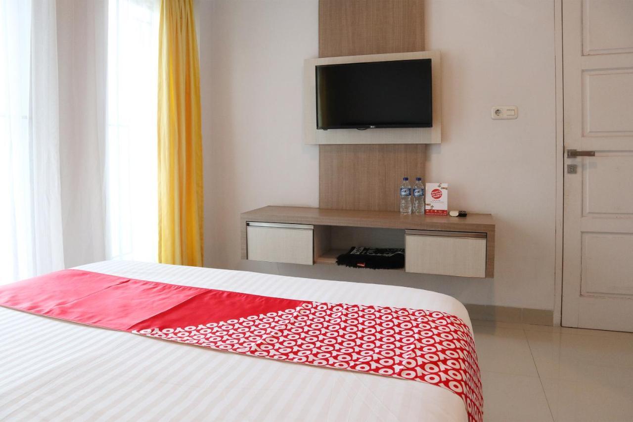 Oyo 1649 Grya Lavinsa Hotel Padang  Luaran gambar