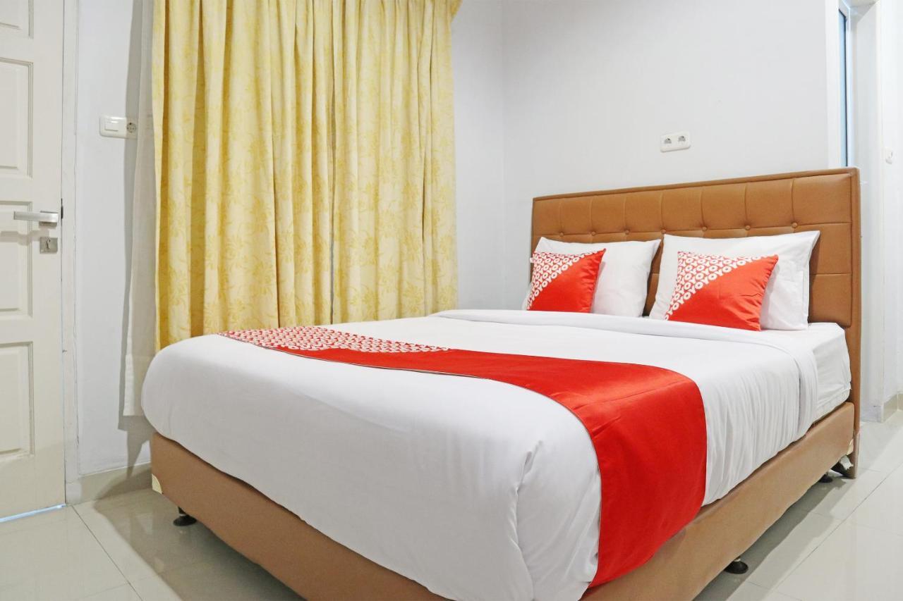 Oyo 1649 Grya Lavinsa Hotel Padang  Luaran gambar