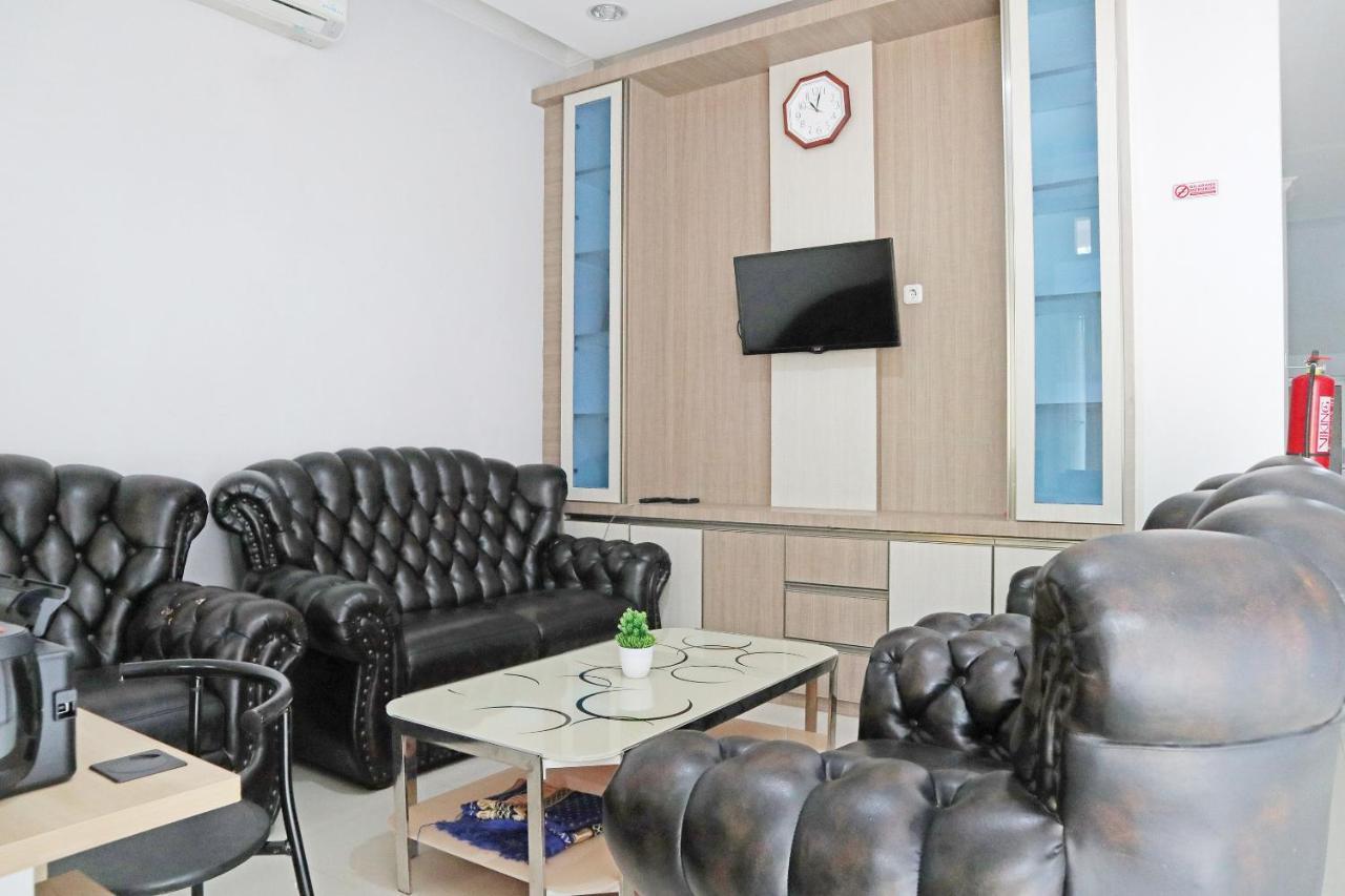 Oyo 1649 Grya Lavinsa Hotel Padang  Luaran gambar