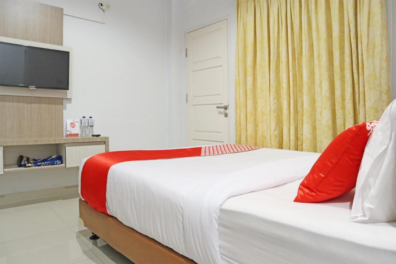 Oyo 1649 Grya Lavinsa Hotel Padang  Luaran gambar